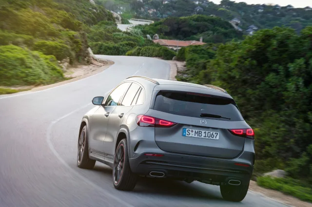 Mercedes-Benz GLA 220d 2.0D AT — 12