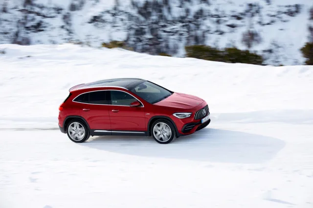Mercedes-Benz GLA 220d 2.0D AT — 24