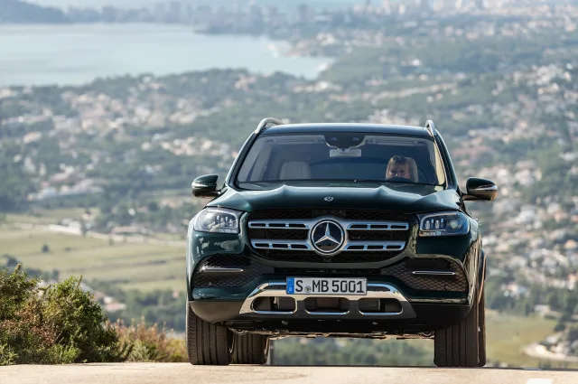 Mercedes-Benz GLS кросовер — 24