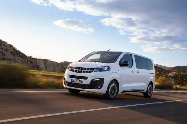 Opel Zafira Life minivan — 3