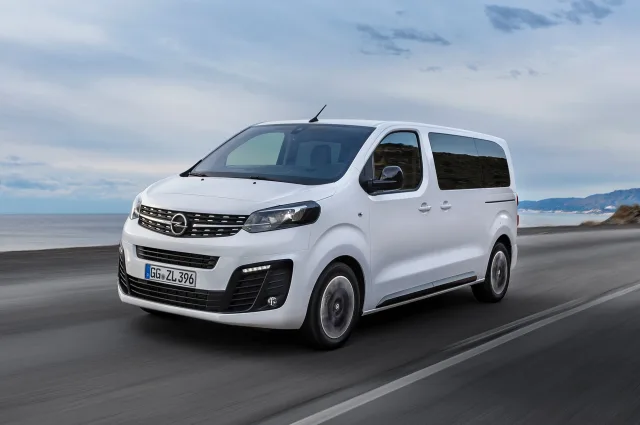 Opel Zafira Life minivan — 4