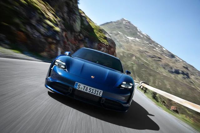 Porsche Taycan (Порше Тайкан) седан — 6