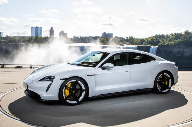 Porsche Taycan (Порше Тайкан) седан — 10