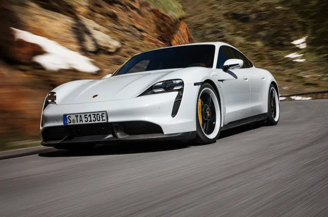 Porsche Taycan (Порше Тайкан) седан — 13
