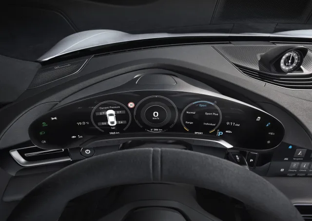Porsche Taycan (Порше Тайкан) седан — 15