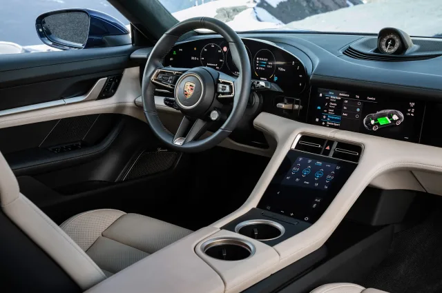 Porsche Taycan (Порше Тайкан) седан — 17