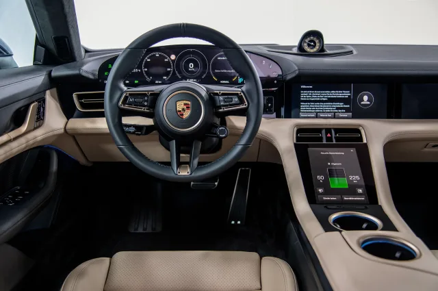 Porsche Taycan (Порше Тайкан) седан — 19