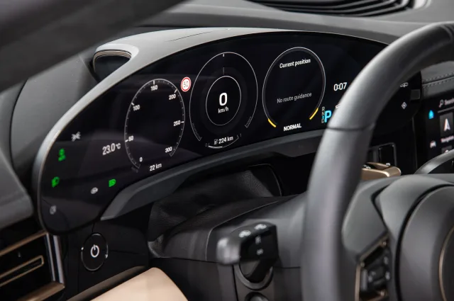 Porsche Taycan (Порше Тайкан) седан — 20