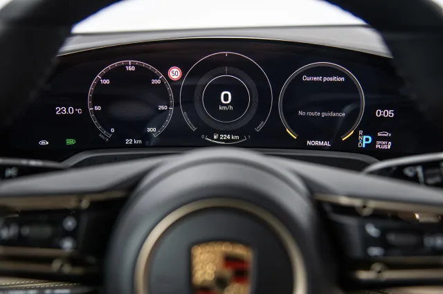 Porsche Taycan (Порше Тайкан) седан — 21