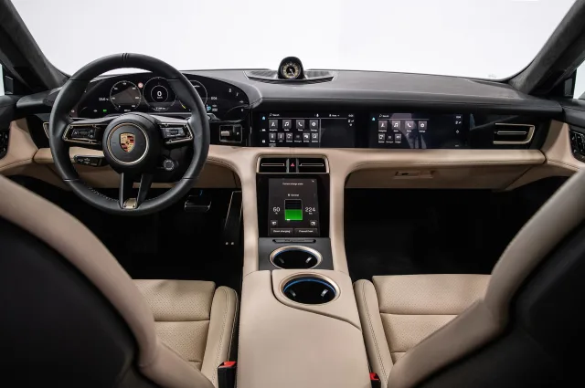 Porsche Taycan (Порше Тайкан) седан — 24