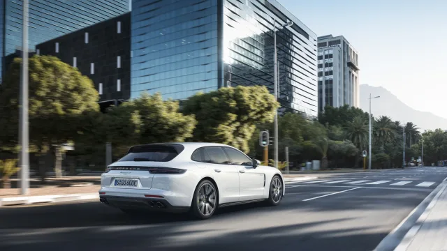 Porsche Panamera Sport Turismo station wagon — 14