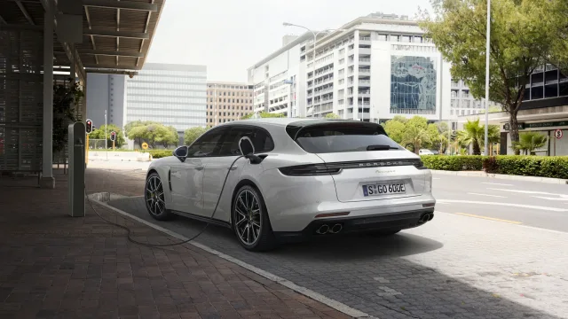 Porsche Panamera Sport Turismo station wagon — 15