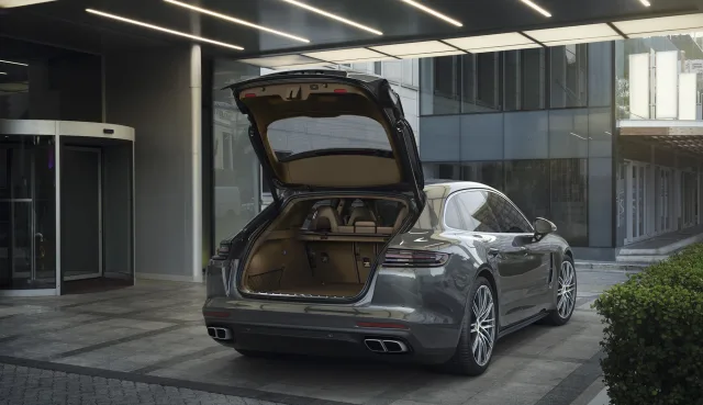Porsche Panamera Sport Turismo station wagon — 16