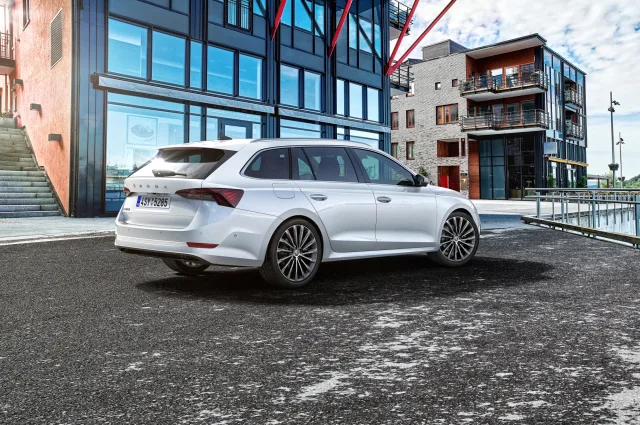 Skoda Octavia Combi A8 1.4T MT Style++ — 25