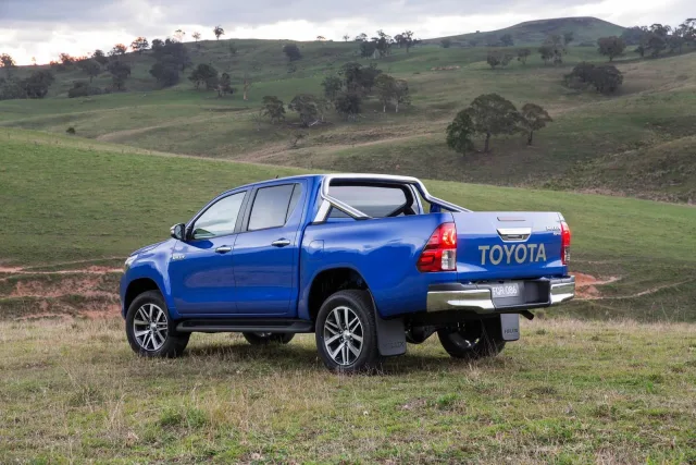 Toyota Hilux 2.8D AT Active — 5