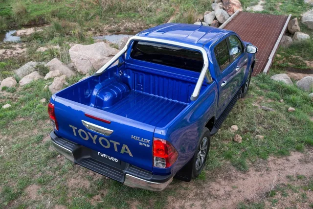 Toyota Hilux 2.8D AT Active — 7