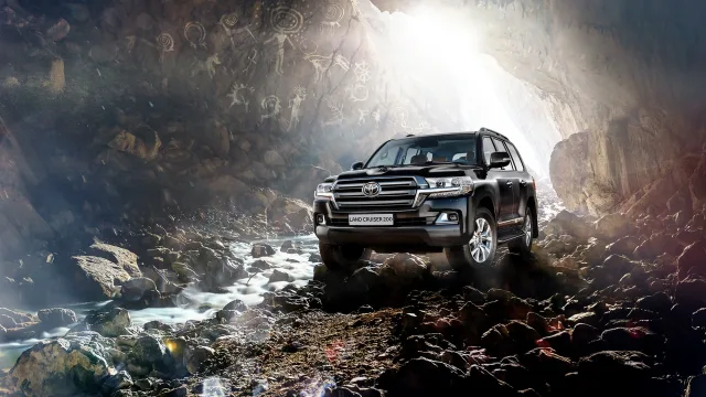 Toyota Land Cruiser 200 позашляховик — 2