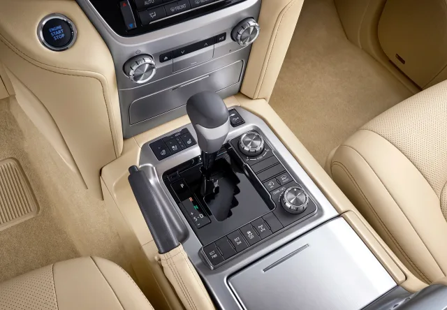 Toyota Land Cruiser 200 позашляховик — 12