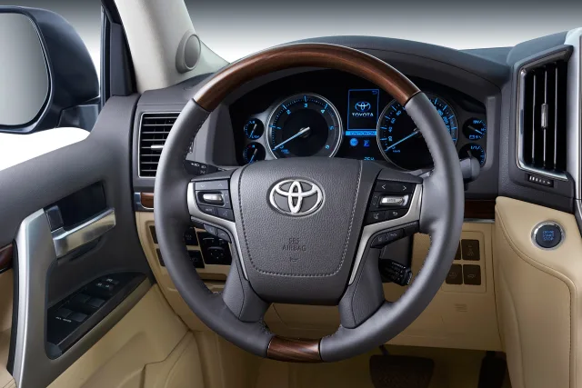 Toyota Land Cruiser 200 позашляховик — 13