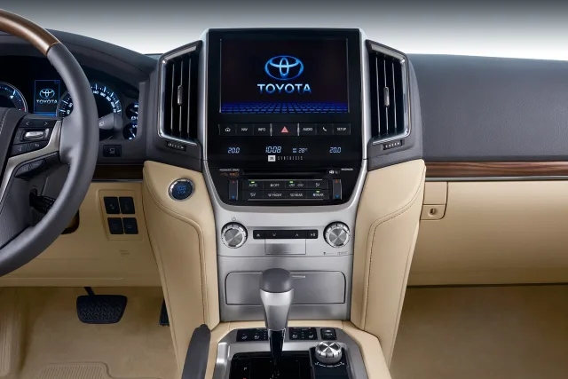 Toyota Land Cruiser 200 позашляховик — 16