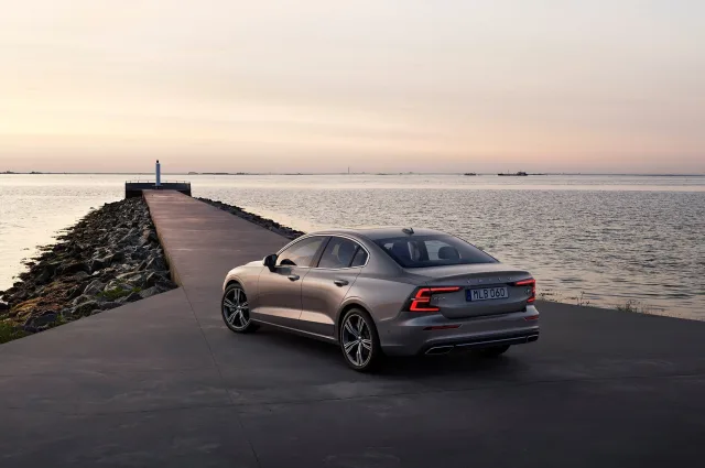 Volvo S60 sedan — 9