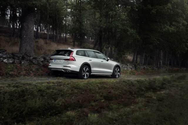 Volvo V60 Cross Country універсал — 16