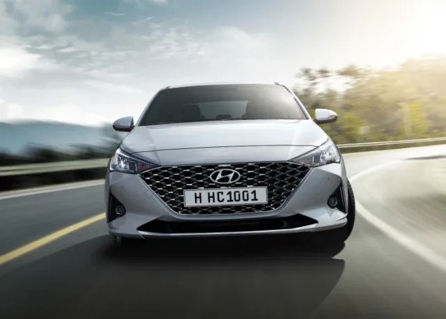 Hyundai Accent sedan — 3