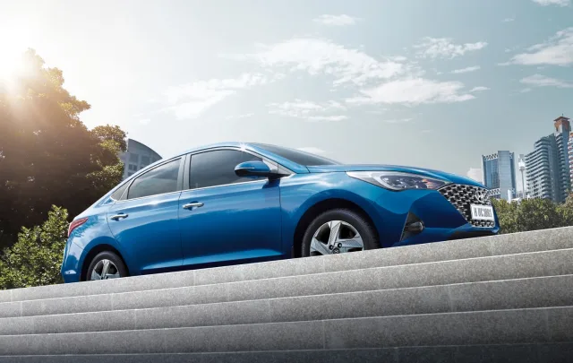 Hyundai Accent sedan — 5