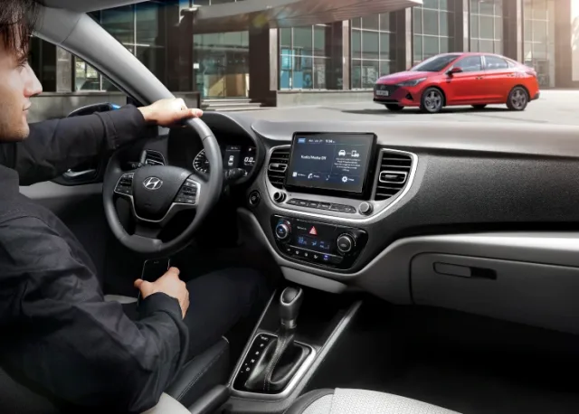 Hyundai Accent sedan — 7