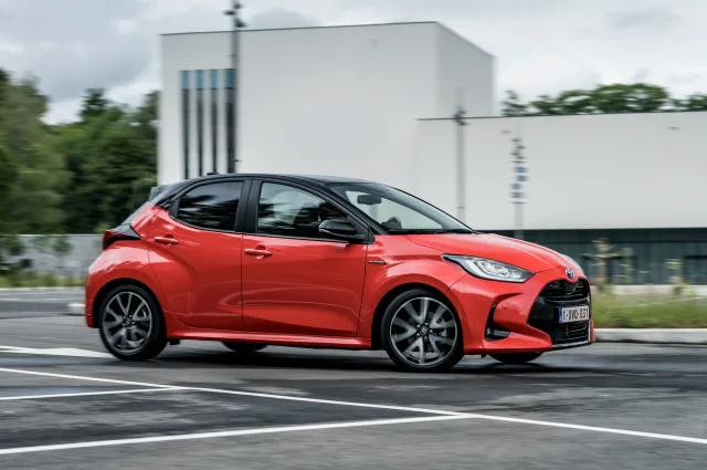 Toyota Yaris хетчбек — 8