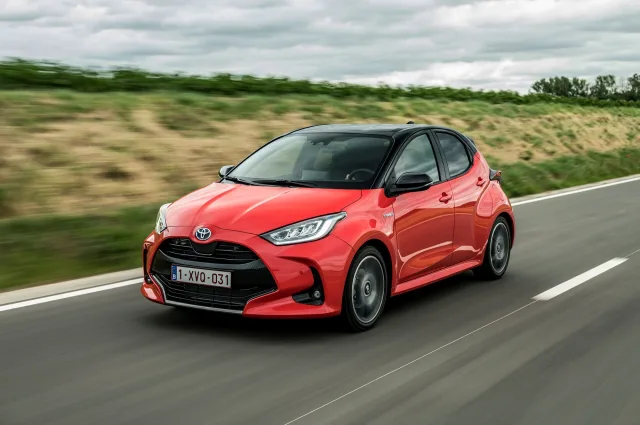 Toyota Yaris хетчбек — 16