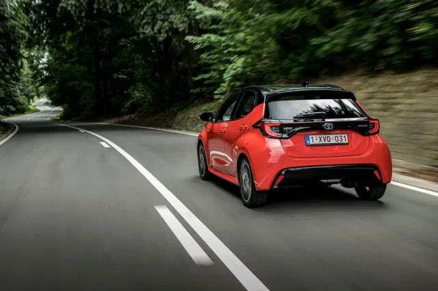 Toyota Yaris хетчбек — 24