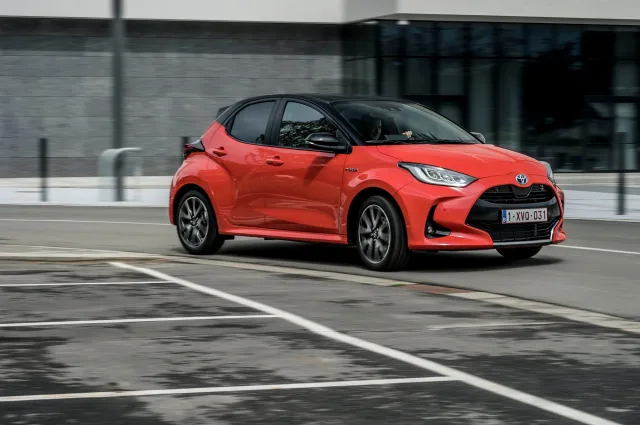 Toyota Yaris хетчбек — 25