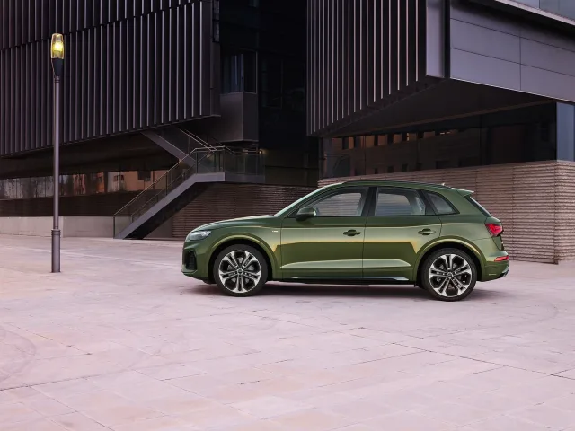 Audi Q5 2.0T AT quattro 45 TFSI Advanced — 17