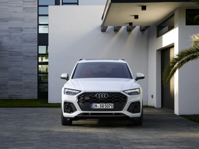 Audi SQ5 3.0D AT quattro — 6