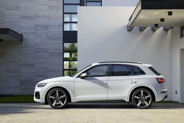 Audi SQ5 3.0D AT quattro — 10