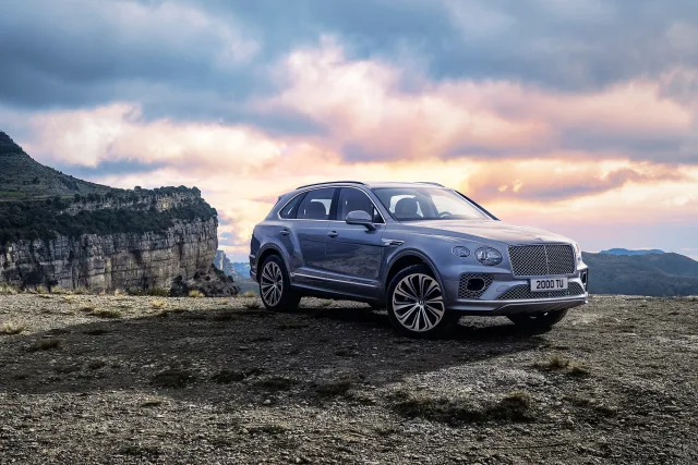 Bentley Bentayga (Бентли Бентайга) кроссовер — 10