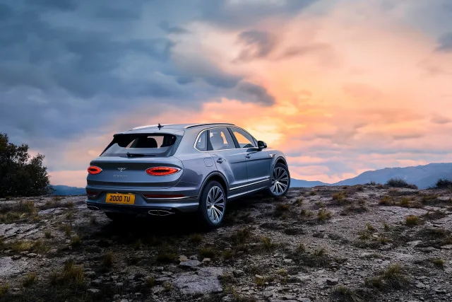 Bentley Bentayga (Бентли Бентайга) кроссовер — 12