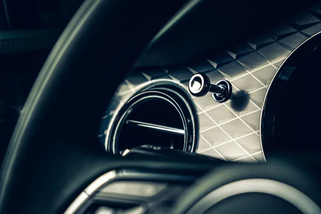 Bentley Bentayga (Бентли Бентайга) кроссовер — 19