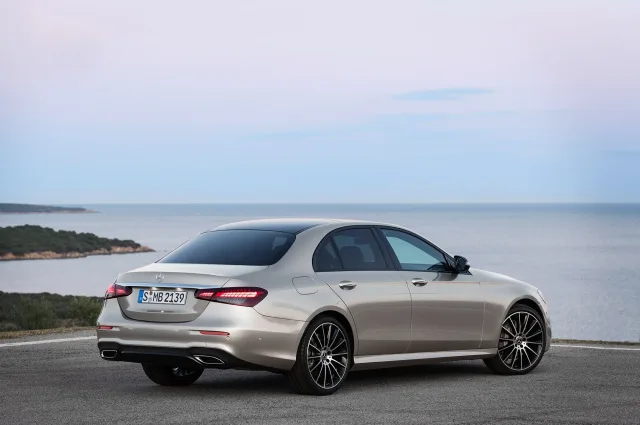 Mercedes-Benz E-Class 220d 2.0D AT — 2