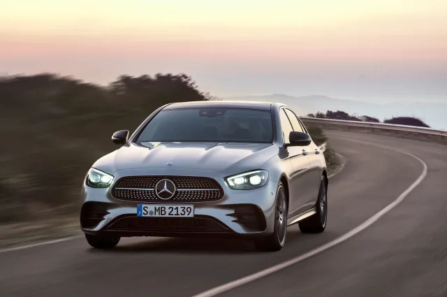 Mercedes-Benz E-Class 220d 2.0D AT — 4