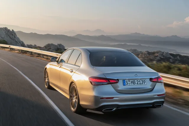 Mercedes-Benz E-Class 220d 2.0D AT — 16