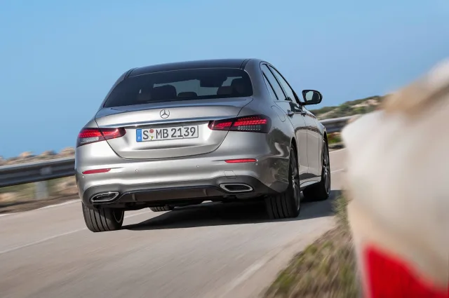 Mercedes-Benz E-Class 220d 2.0D AT — 17