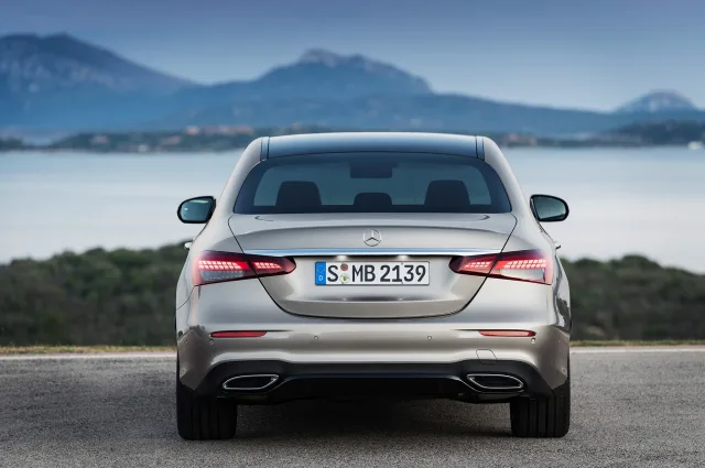 Mercedes-Benz E-Class 220d 2.0D AT — 18