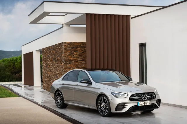 Mercedes-Benz E-Class 220d 2.0D AT — 19