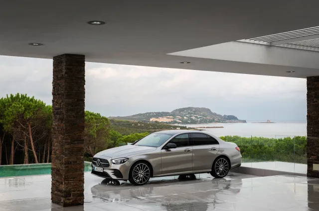 Mercedes-Benz E-Class 220d 2.0D AT — 22