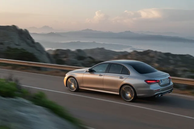 Mercedes-Benz E-Class 220d 2.0D AT — 25