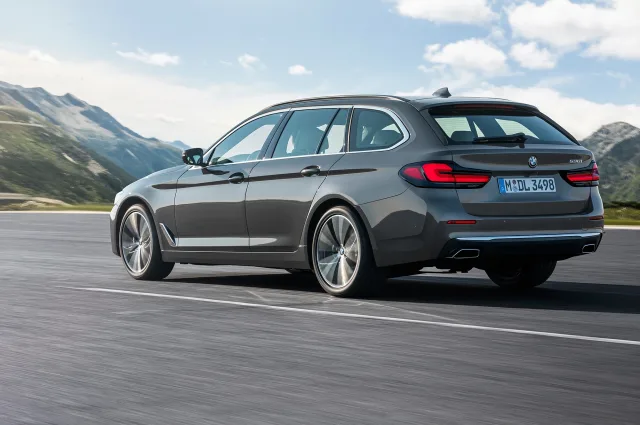 BMW 5 Series Touring універсал — 7