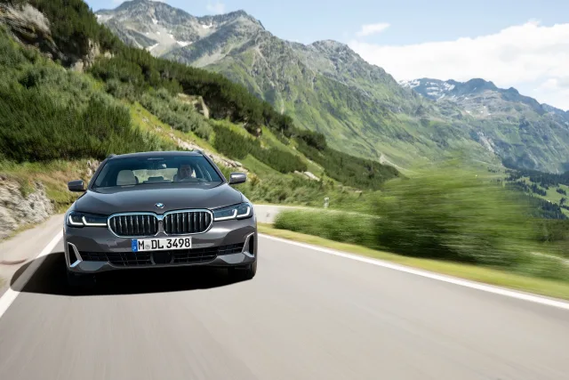 BMW 5 Series Touring універсал — 8