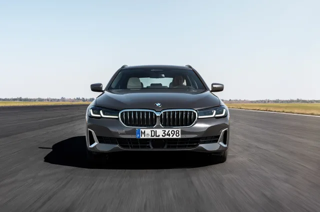 BMW 5 Series Touring універсал — 11